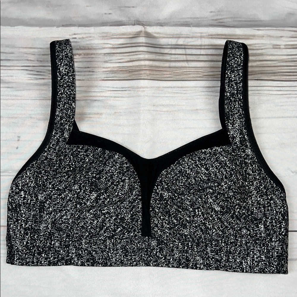 Lululemon - Ta-Ta Tamer Bra - Black/White Color - Size 36D